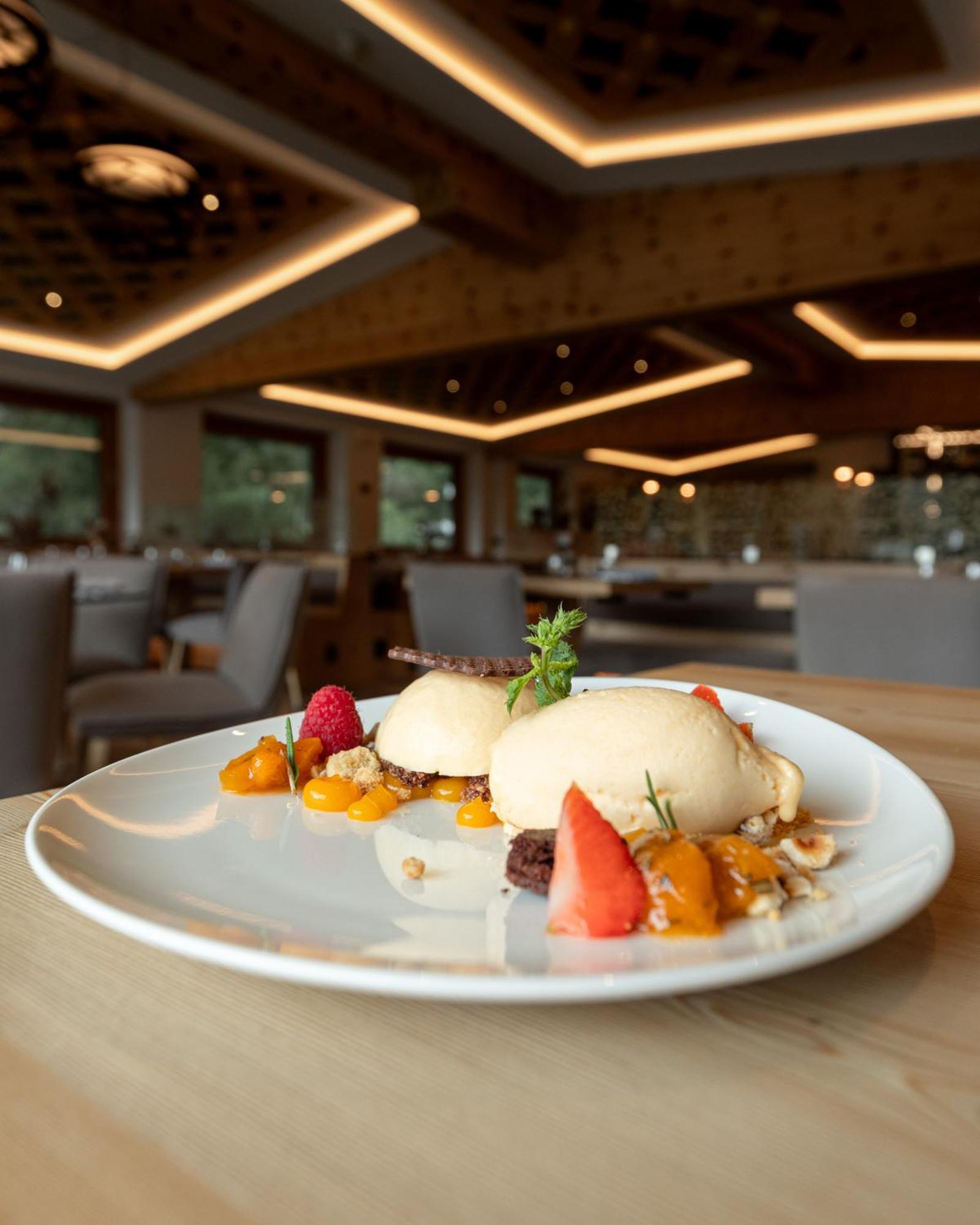 Hotel Al Lago Сорага Екстериор снимка