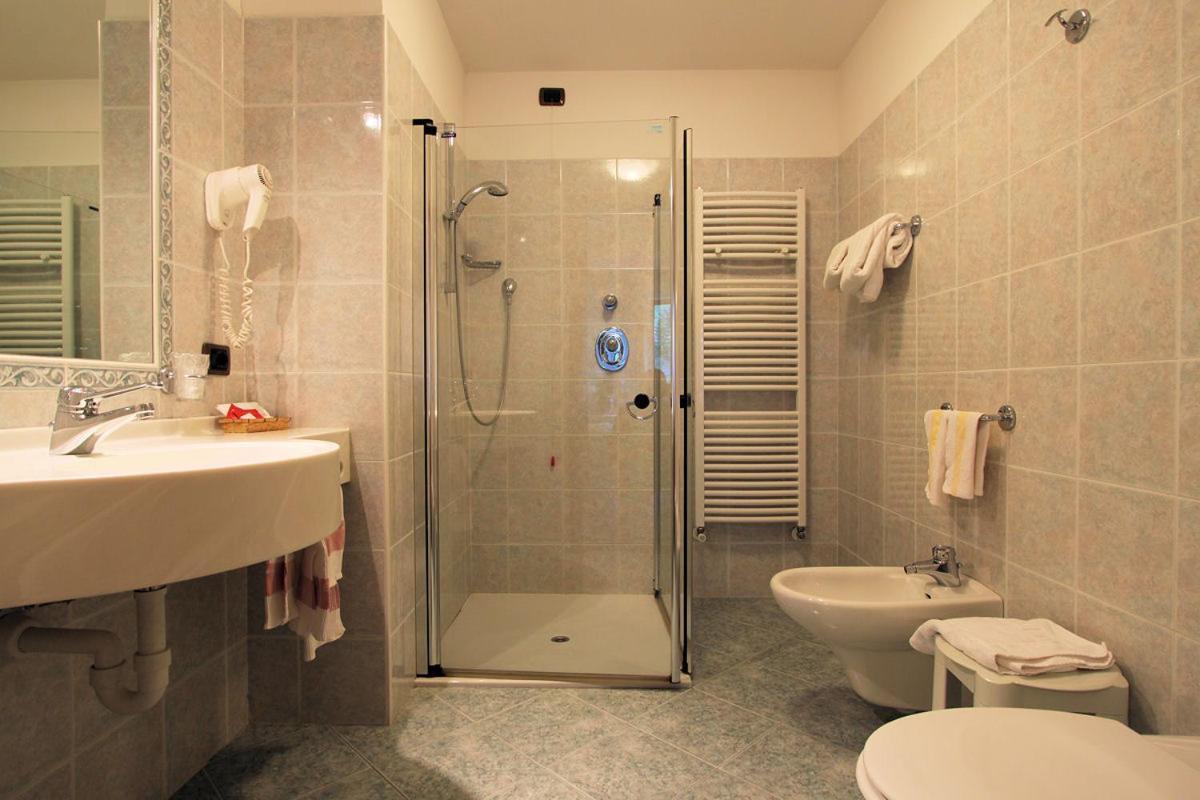 Hotel Al Lago Сорага Екстериор снимка